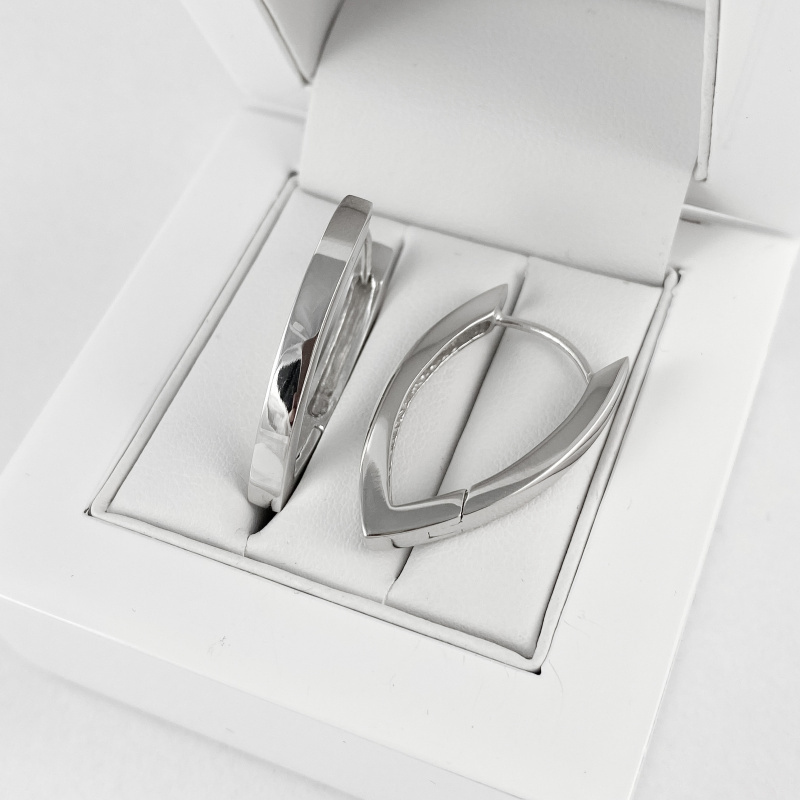 Stříbrné náušnice do špičky bez zirkonů